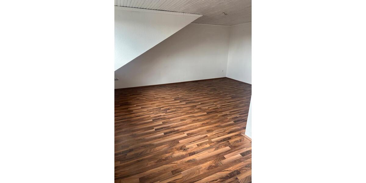 Dachgeschoßwohnung Duisburg Rheinhausen - 2 Zimmer, 60 m&sup2;, 580&euro; | Angebot:26253476
