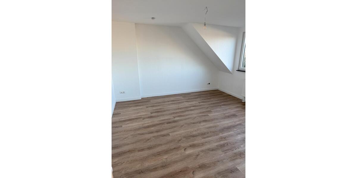 Dachgeschoßwohnung Mülheim an der Ruhr - 1 Zimmer, 30 m&sup2;, 375&euro; | Angebot:25420306