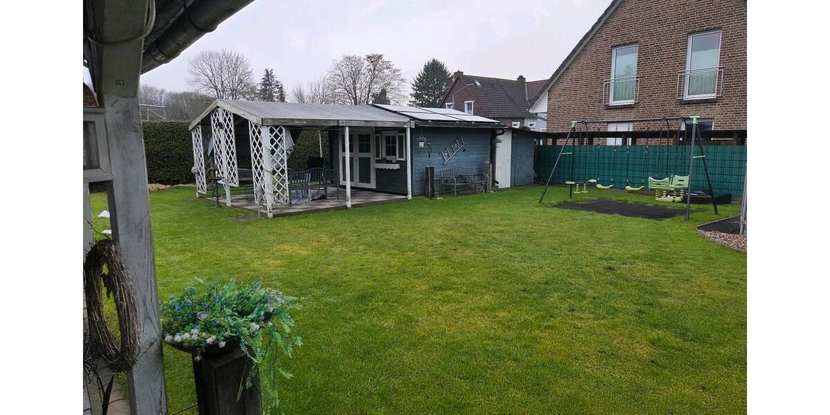 Doppelhaushälfte mit 6,5 Zimmer und 649 qm Grundstück 6.5 zimmer