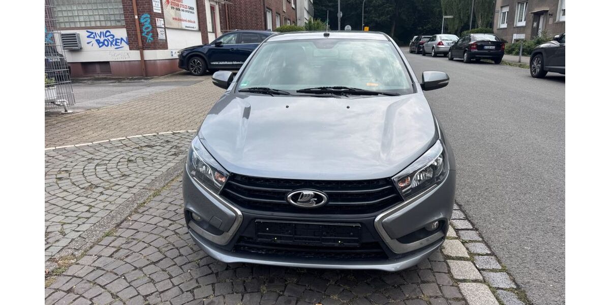 Lada Vesta 99.000 km 6.999 &euro; Gelsenkirchen 45879