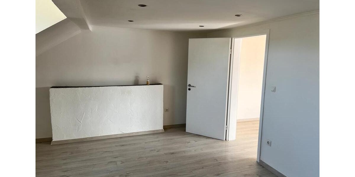 Dachgeschoßwohnung Oberhausen Alstaden - 2 Zimmer, 60 m&sup2;, 780&euro; | Angebot:26374083