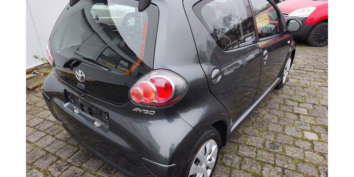 Toyota Aygo (X) 43.275 km 7.900 &euro; Bottrop 46242