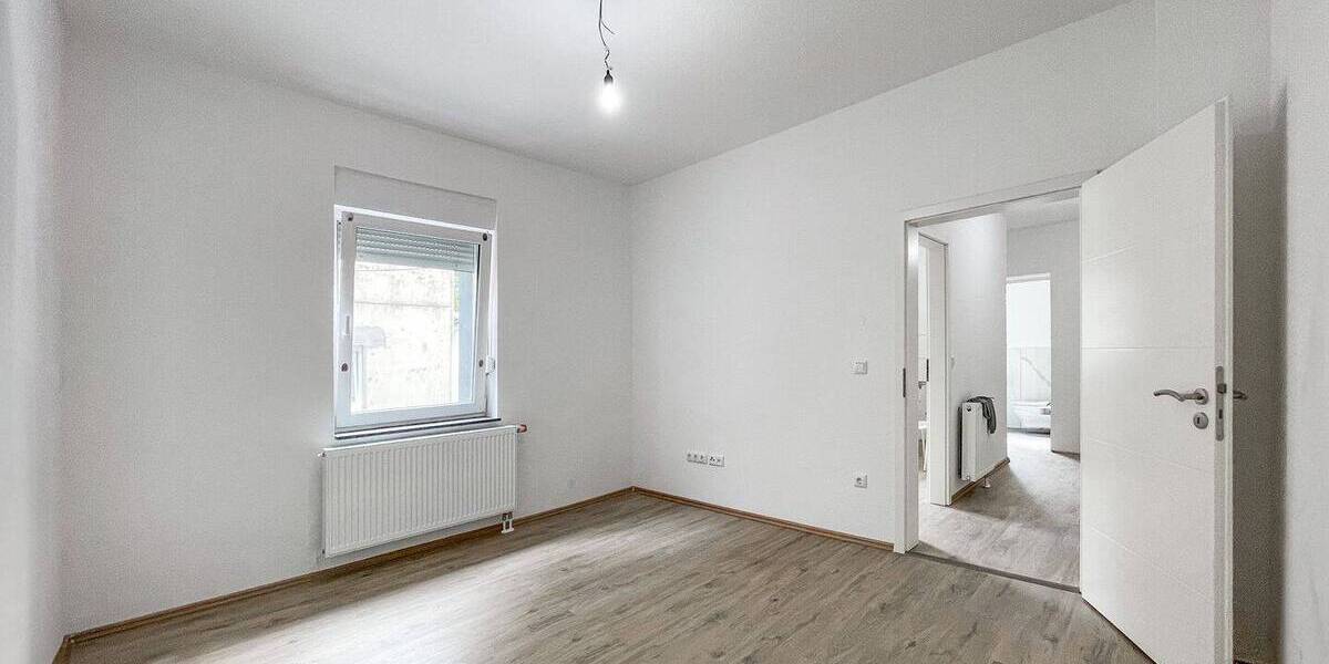 Einfamilienhaus + Mehrfamilienhaus - 7 Einheiten - 5 Garagen - freistehend 1 zimmer