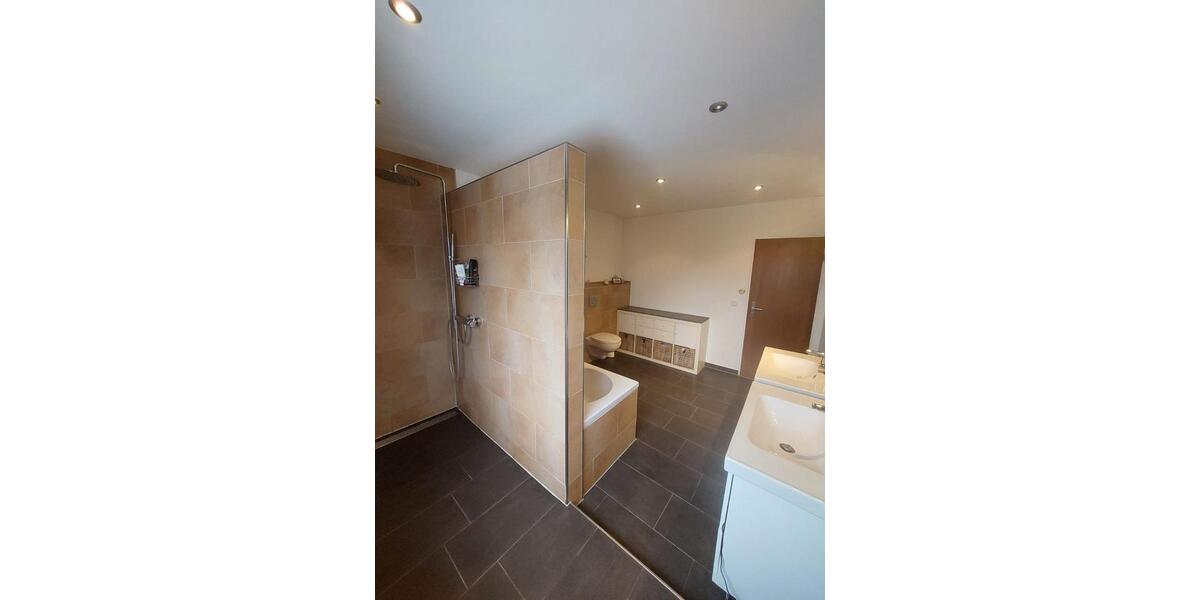 Reihenhaus Hünxe - 7 Zimmer, 250 m&sup2;, 485.000&euro; | Angebot:26652136