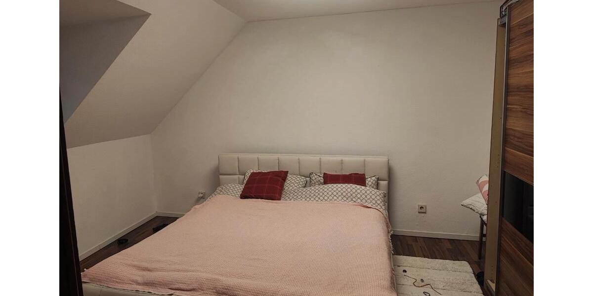 Dachgeschoßwohnung Duisburg Ruhrort - 4 Zimmer, 84 m&sup2;, 610&euro; | Angebot:26297455