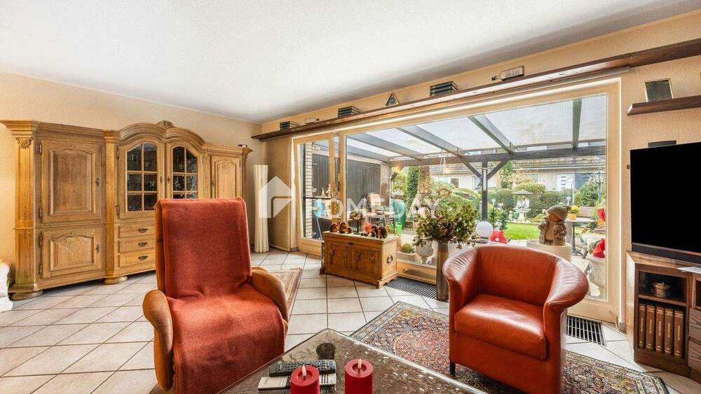 Ein Zuhause mit Substanz: durchdachter Grundriss, Terrasse mit Pergola und viel Raum für Familie 5 zimmer