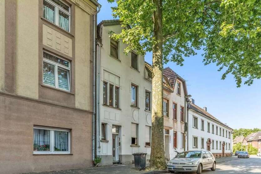 Haus zum Kaufen in Duisburg Hamborn 289.000 € 249 m²