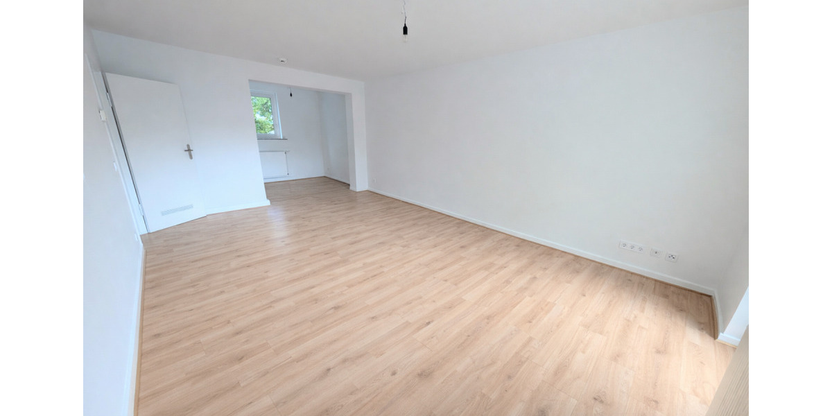 **Balkon gefällig? +Raufasertapeten +neuer Laminat +Tageslichtbad +großzügig** 3 zimmer
