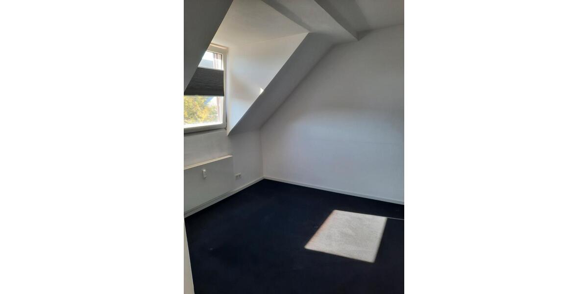 Dachgeschoßwohnung Essen Stadtbezirk II - 5 Zimmer, 124 m&sup2;, 1.470&euro; | Angebot:27621026