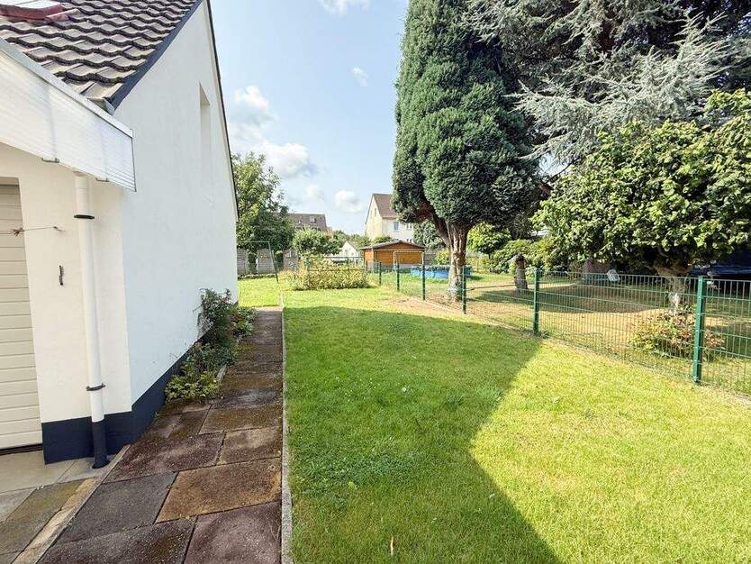 Doppelhaushälfte mit großem Garten und zwei Garagen in Recklinghausen- Hochlar 6 zimmer