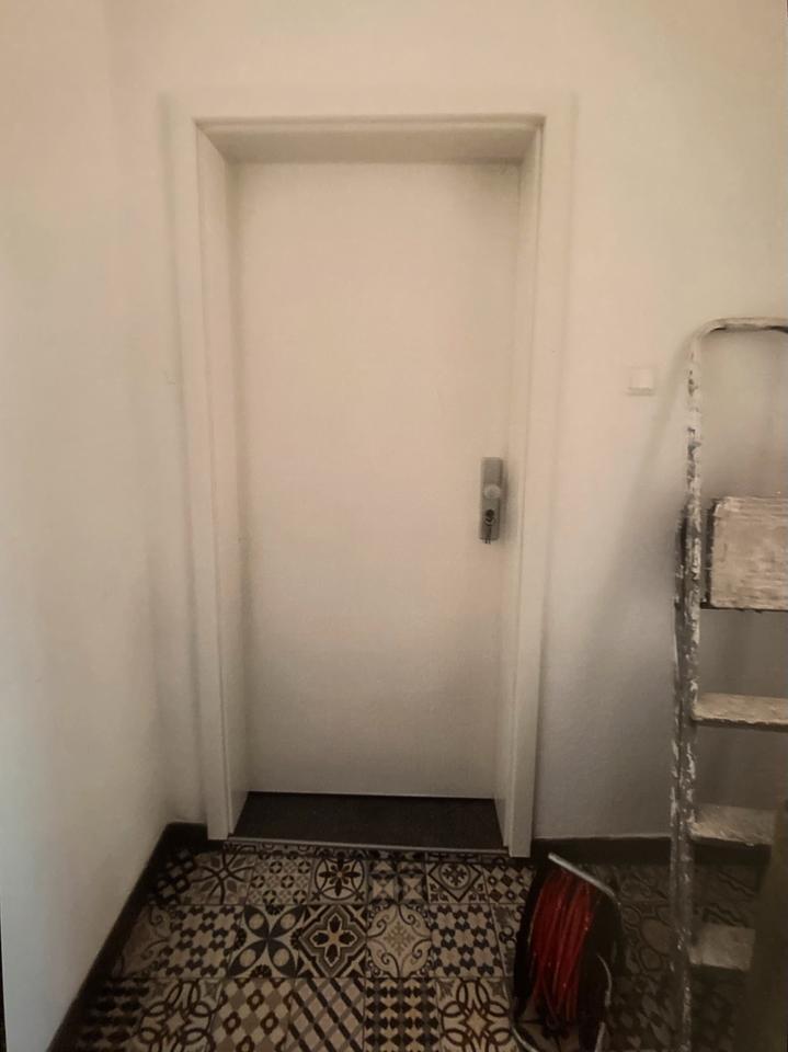 Schöne sanierte 3-Zimmer Altbauwohnung mit Küche u. Tageslichtbad zimmer