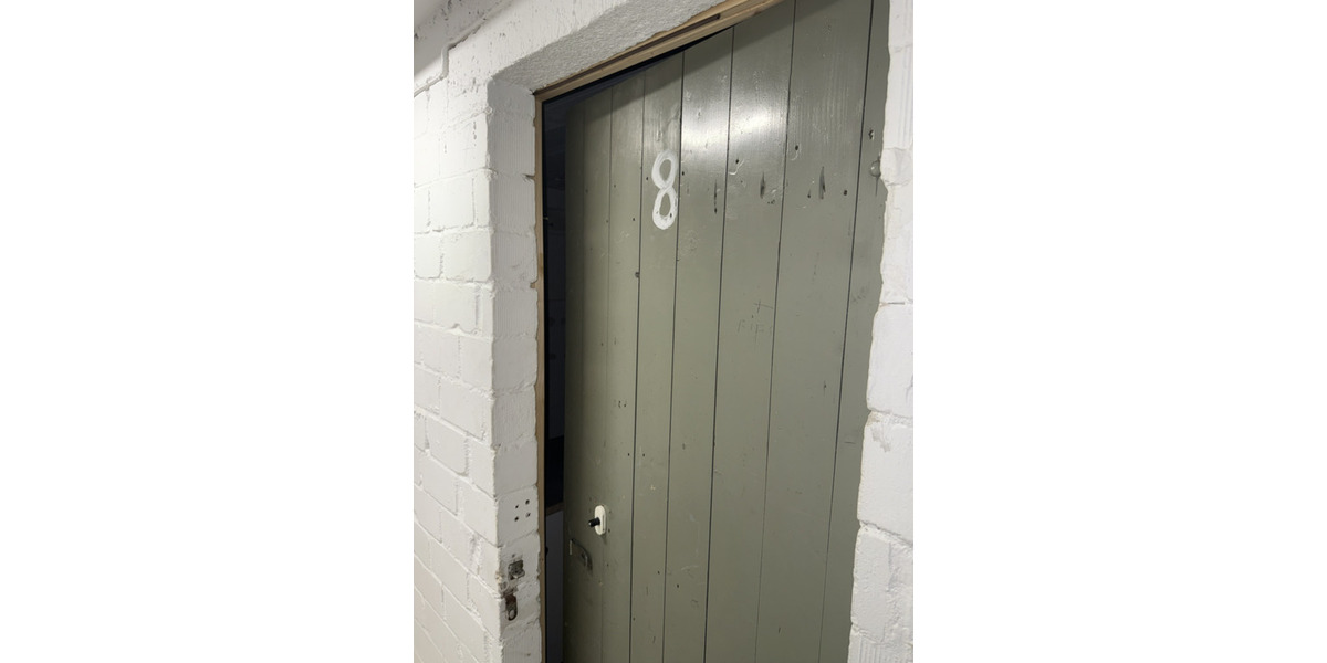 Bahnhof Str. Keller zimmer