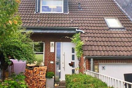 1 FAM.-Reihenhaus MIT GARAGE PROVISIONSFREI IN DINSLAKEN-OBERLOHBERG