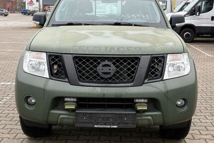 Nissan Pathfinder 114.580 km 17.990 &euro; Duisburg 47055