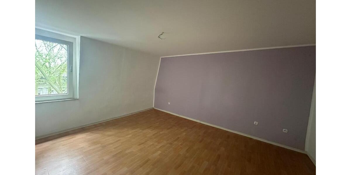 Dachgeschoßwohnung Duisburg Essenberg - 3 Zimmer, 82 m&sup2;, 500&euro; | Angebot:26428316