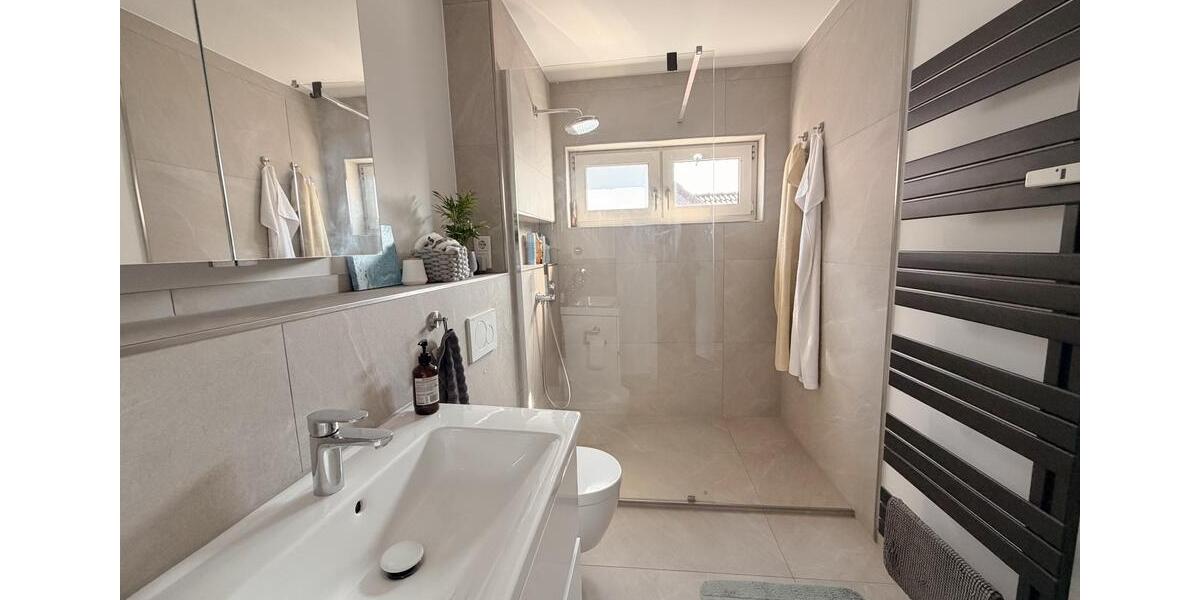 Dachgeschoßwohnung Duisburg Huckingen - 3 Zimmer, 70 m&sup2;, 200.000&euro; | Angebot:27425714