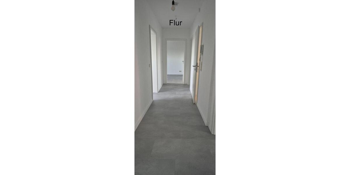 Dachgeschoßwohnung Duisburg Mittelmeiderich - 3 Zimmer, 83 m&sup2;, 615&euro; | Angebot:25438676