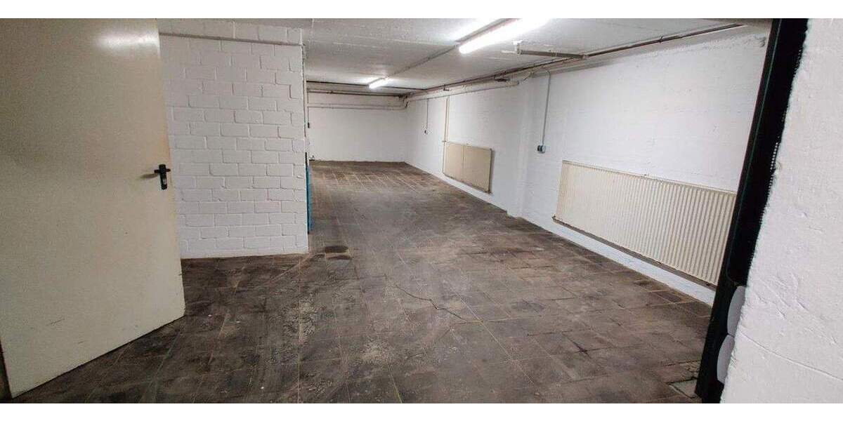 Sehr gepflegtes Ladenlokal in unmittelbarer Nähe zu Aldi zimmer