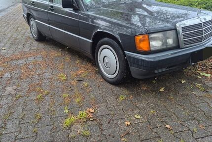 Mercedes-Benz 190 242.300 km 1.950 &euro; Essen 45899
