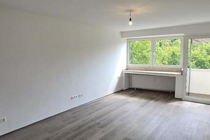 Sehr schöne renoverte 3 Zimmer Wohnung mit Balkon in Oberhausen zu vermieten zimmer