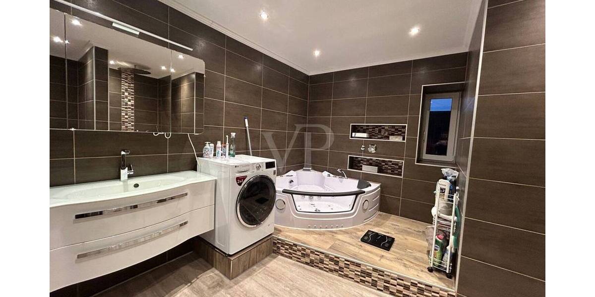 Etagenwohnung Velbert Mitte - 2 Zimmer, 92 m&sup2;, 175.000&euro; | Angebot:25679813