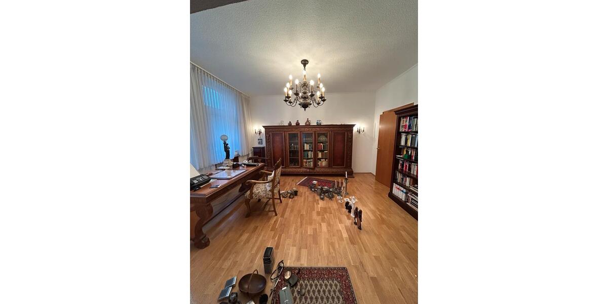 Mietwohnung (125qm Wohnfläche - 1. Etage - Kaltmiete 900€) 5 zimmer