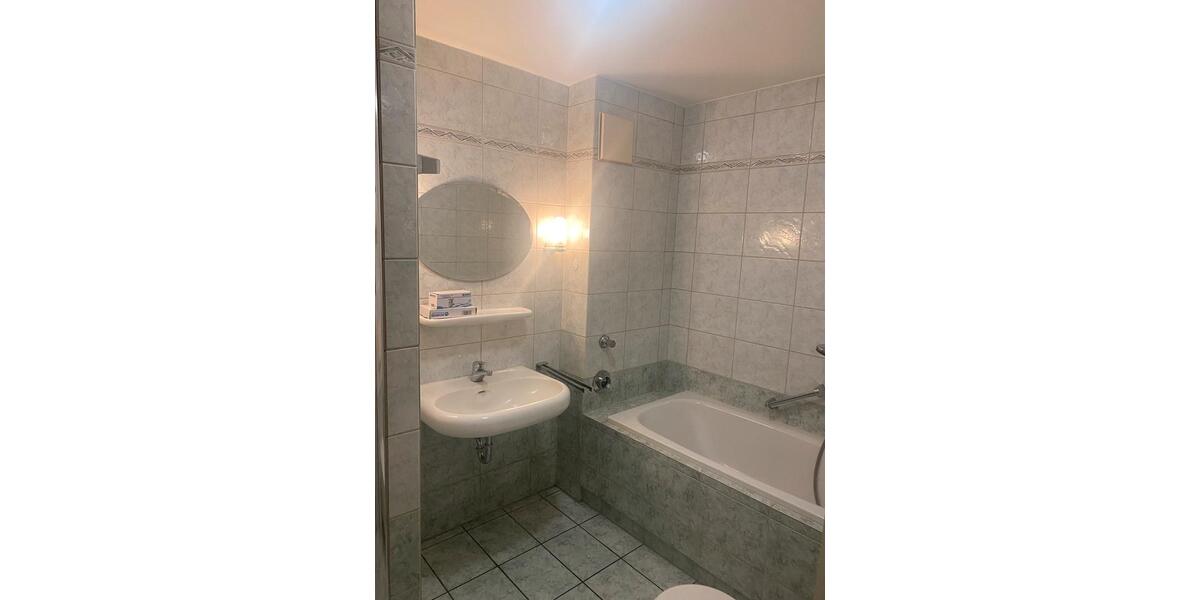 Wohnung zu vermieten 72 qm EG 1 zimmer