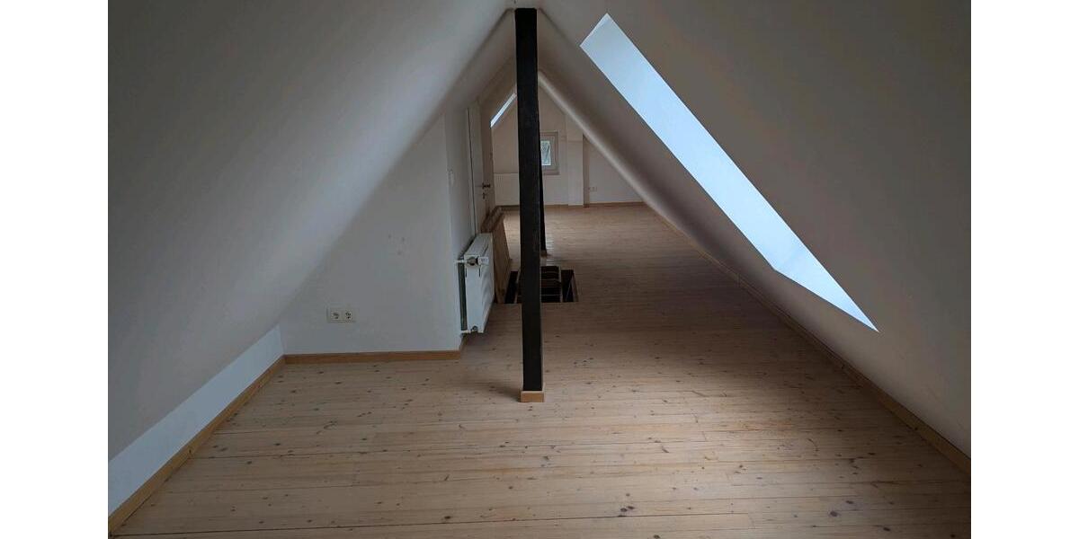 Dachgeschoßwohnung Essen Stadtbezirk II - 5 Zimmer, 79 m&sup2;, 850&euro; | Angebot:25176287