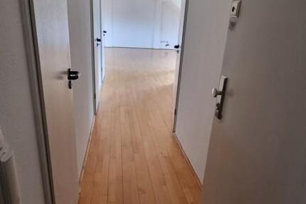 Ratingen: Helle Dachgeschosswohnung mit großem Wohnraum 2 zimmer