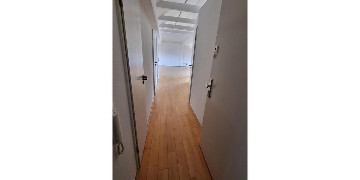 Ratingen: Helle Dachgeschosswohnung mit großem Wohnraum 2 zimmer