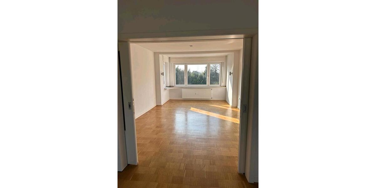 Etagenwohnung Duisburg Hamborn - 4 Zimmer, 110 m&sup2;, 1.350&euro; | Angebot:26355251