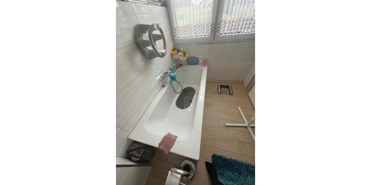 Doppelhaushälfte Oberhausen Biefang - 7 Zimmer, 161 m&sup2;, 1.950&euro; | Angebot:27615887