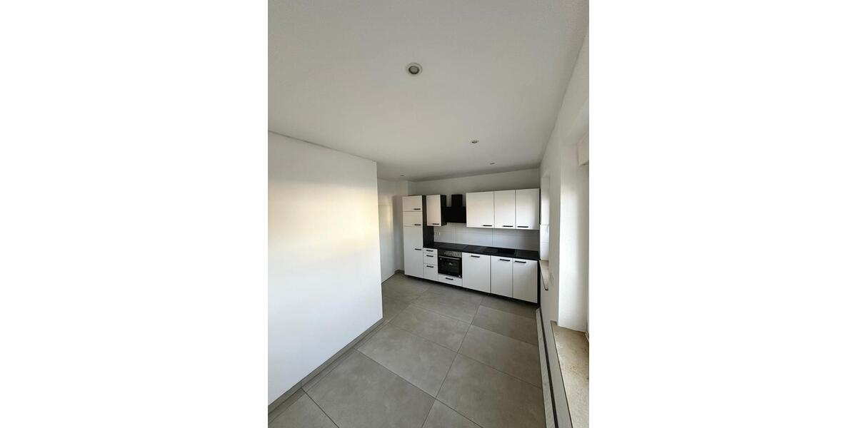 Kernsanierte Erdgeschosswohnung mit Einbauküche und Terrasse 2 zimmer