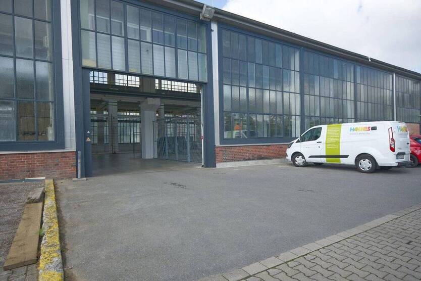 Lager- und Montagefläche mit Büro 360 M2