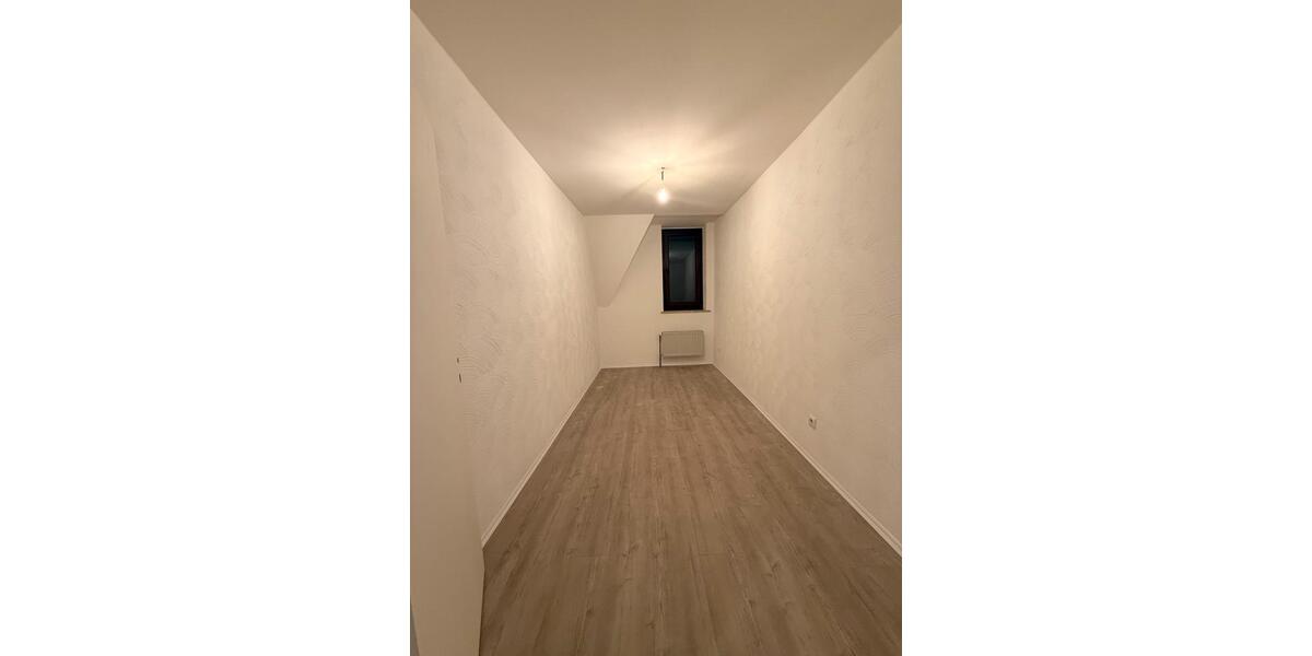 Dachgeschoßwohnung Herne Wanne-Bickern - 6 Zimmer, 130 m&sup2;, 1.300&euro; | Angebot:25448225