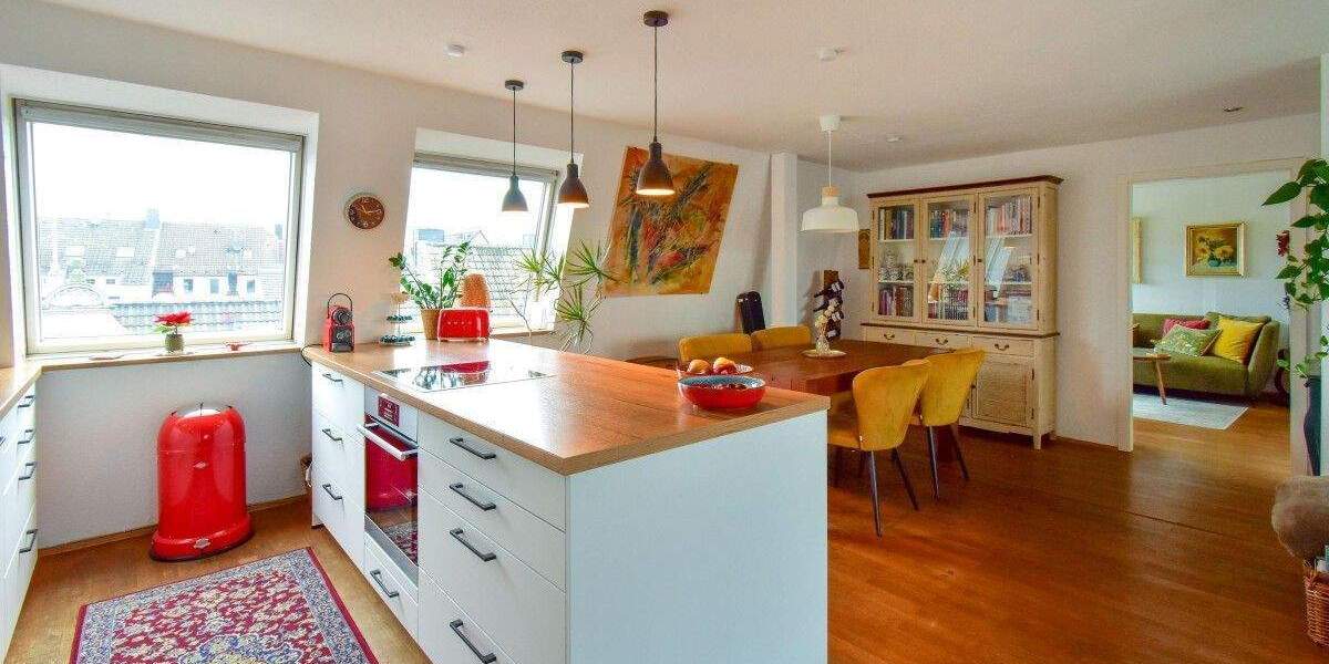 Schönheit im Mädchenviertel! Sehr charmante 5-R.-Altbauwohnung mit Dachterrasse in Rüttenscheid 5 zimmer