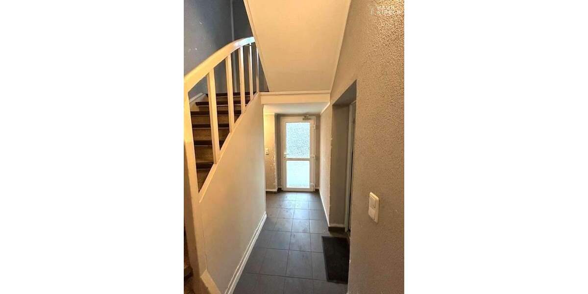 Mehrfamilienhaus mit 5 Stellplätzen und großem Grundstück mit Carport 1 zimmer