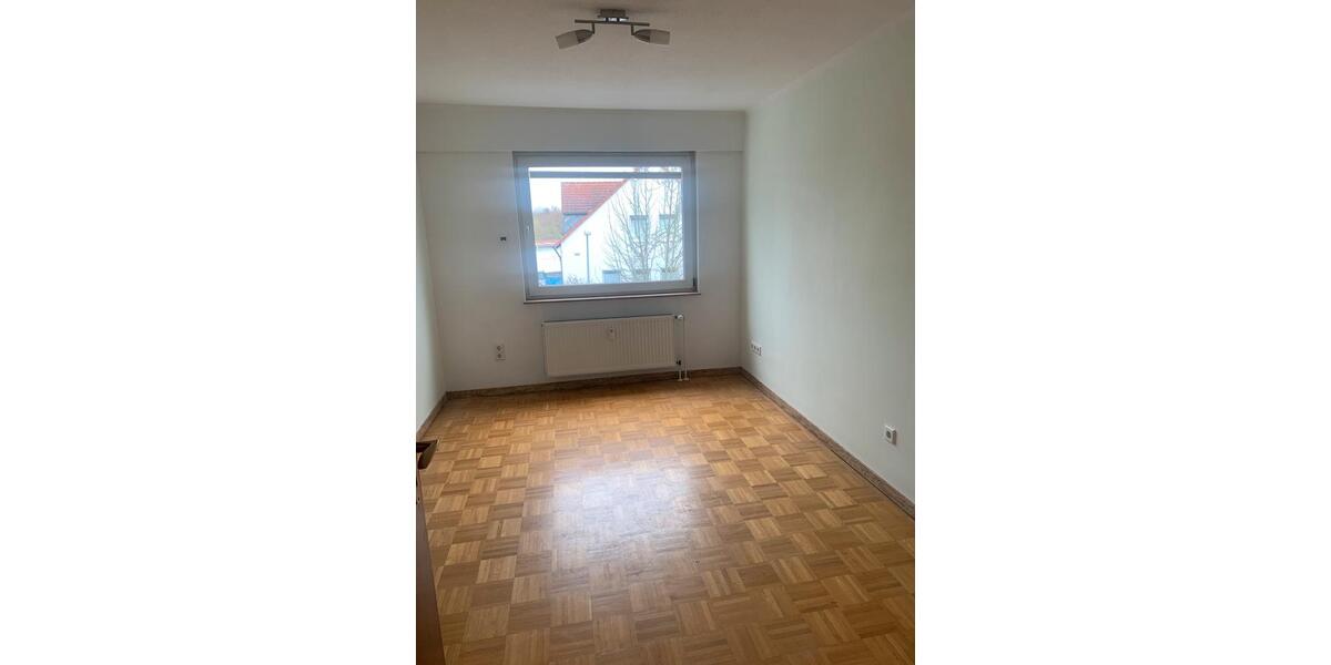 Zentral gelegene renovierte Eigentumswohnung. Provisionsfrei 3 zimmer