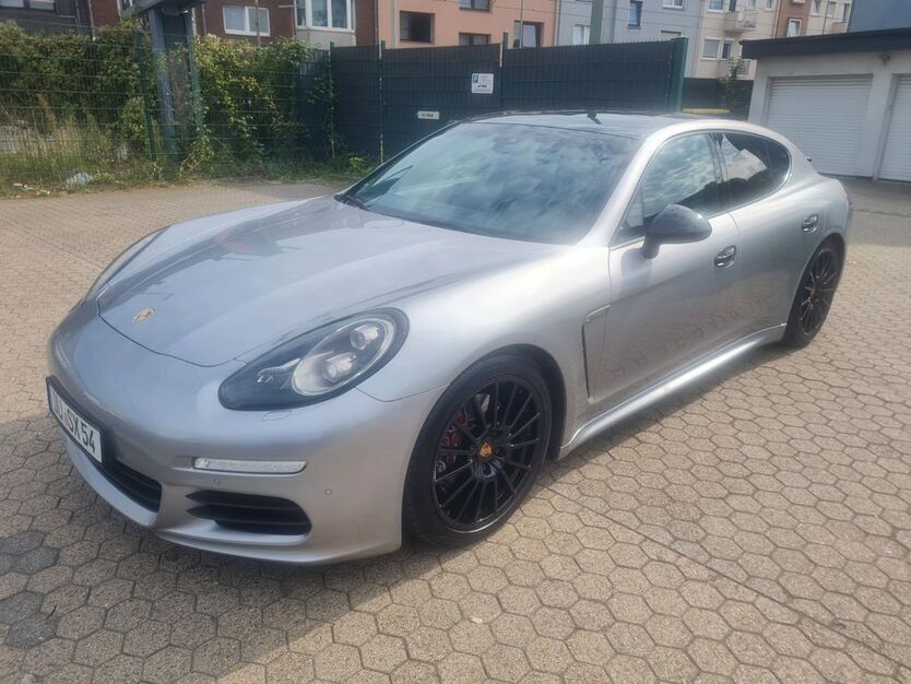 Porsche Panamera 113.000 km 35.850 € Duisburg 47139