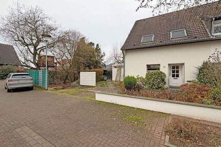 Doppelhaushälfte inklusive Nebengebäuden mit Gestaltungspotenzial in Alpen-Menzelen! 3 zimmer