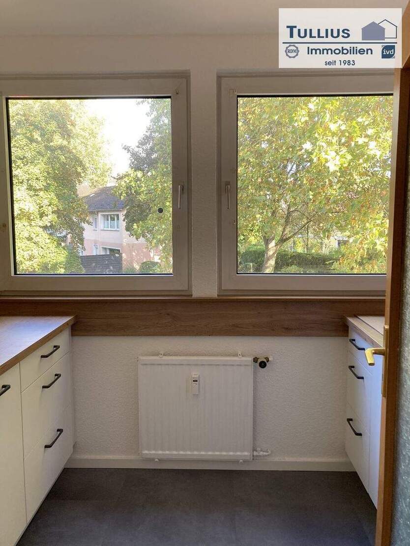 3-Zimmer-DG-Wohnung mit Balkon und Einbauküche in Essen-Borbeck 3 zimmer