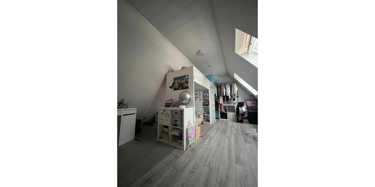 Reihenmittelhaus -modernisiert, gemütlich, mit Garten und Garagen 3.5 zimmer