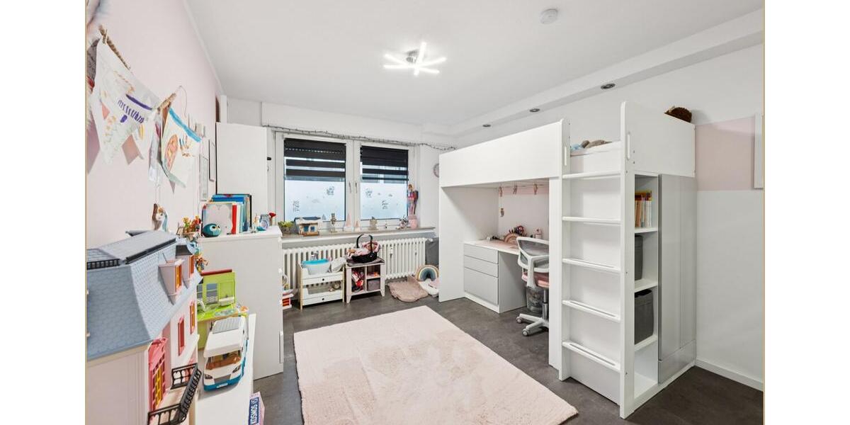 Großzügige 130qm Maisonette-Erdgeschosswohnung mit Garten, Terrasse, Balkon, Garage und Alarmanlage 4 zimmer