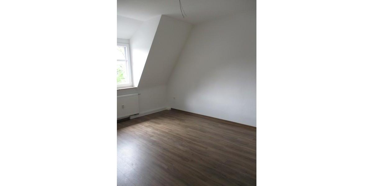 Dachgeschoßwohnung Essen Stadtbezirk VI - 3 Zimmer, 79 m&sup2;, 747&euro; | Angebot:26160636