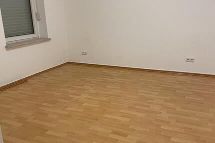 Gemütliche, teilweise möblierte und frisch renovierte Wohnung 2 zimmer