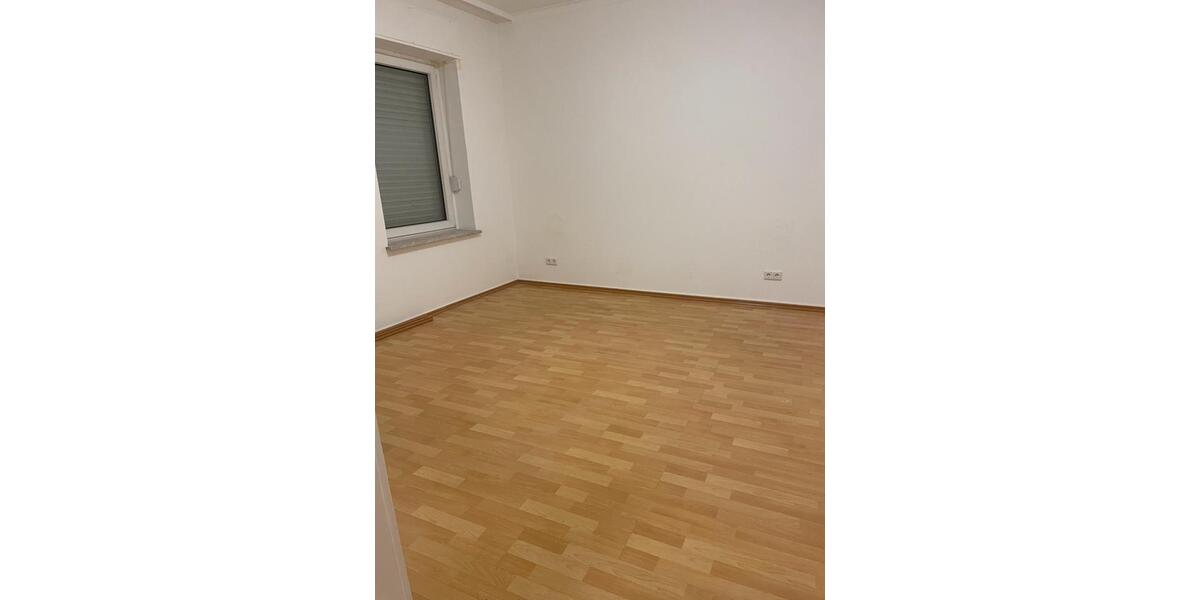 Gemütliche, teilweise möblierte und frisch renovierte Wohnung 2 zimmer