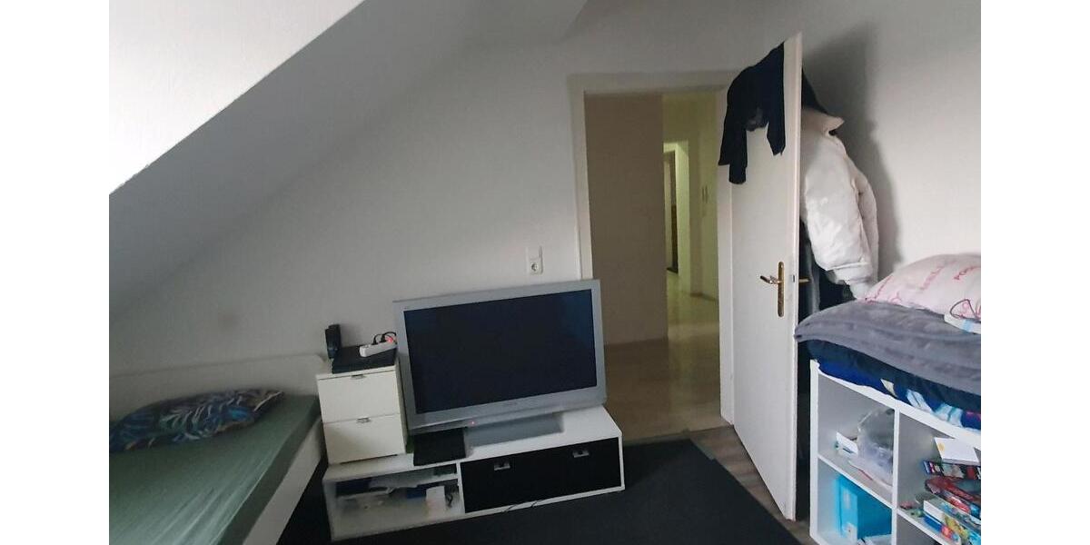 3 12 Zimmer Wohnung im DG in Mülheim Styrum 3.5 zimmer