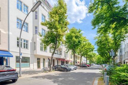 Am Savignyplatz: Repräsentationsräume mit breiter Schaufensterfront
