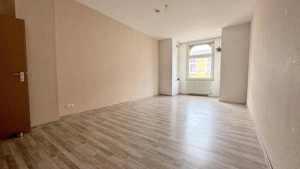 Großzügige 5-Zimmer-Wohnung mit 2 Bädern und Balkon - Ab sofort!