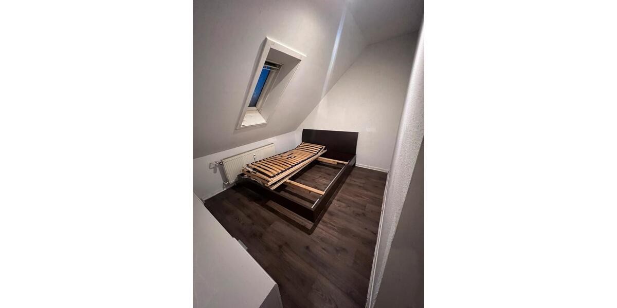 Dachgeschoßwohnung Duisburg Mittelmeiderich - 2.5 Zimmer, 50 m&sup2;, 550&euro; | Angebot:26265956